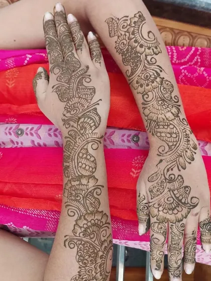 For a mom-to-be who wanted a lighter, more modern feel, I created this elegant Arabic mehendi design. The flowing pattern combines classic paisley and floral elements, with a special portrait of a mother and child on one palm to celebrate her journey. This style is perfect for baby showers or any special occasion.