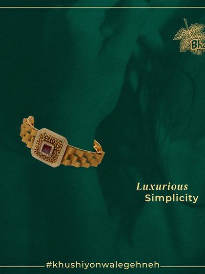 Adorn your wrist with this breathtakingly beautiful bracelet. The design features a central ruby gemstone surrounded by Kundan, diamonds, and intricate goldwork, creating a piece of luxurious simplicity.