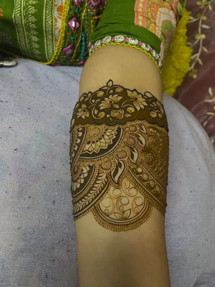 A beautiful floral and paisley armlet design, perfect for brides who want a design just on the upper arm.