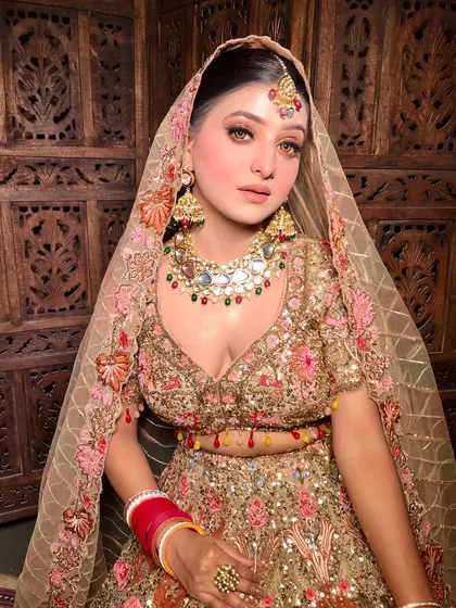 A final portrait of the bride, her confidence shining through.