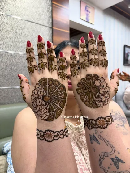 Another angle of this beautiful peacock design. The details on the fingers mimic the texture of feathers, tying the whole look together.