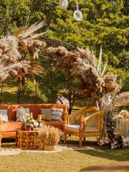 A boho-chic dome where sunlight weaves through dreams. This lounge area, with its pampas arch and comfortable seating, is the perfect spot for Mehendi moments.