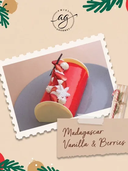 My Madagascar Vanilla & Berries Bûche de Noël is a centerpiece for any Christmas celebration. This festive log cake features a bright red glaze, vanilla mousse, and a berry core, decorated with white chocolate snowflakes and fresh strawberries.