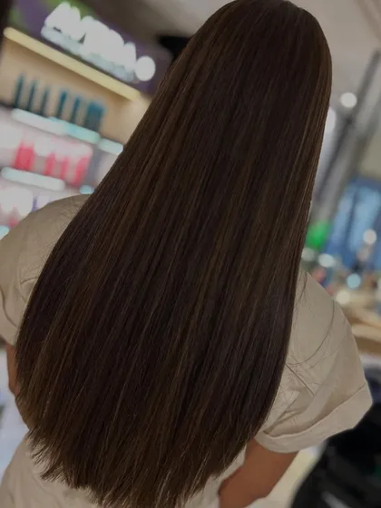 This shows how a two-tone highlight blend looks on sleek, straight hair. The goal is always healthy, glossy hair, and this style really shows off the seamless blending and incredible shine of the final color.
