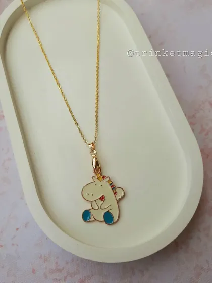 A super cute unicorn necklace for your little dreamer. This charm features a sweet unicorn sitting down, ready for a magical adventure.