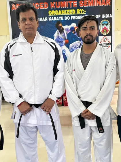 With Hanshi Bharat Sharma ji and other senior coaches at an advanced kumite seminar. We are grateful for his guidance and mentorship.