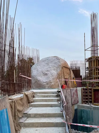 The entrance steps of the Lurra House materializing on site, leading up to the central boulder. This image captures the moment a design concept begins to become a physical reality.