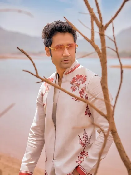 My summer collection pairs earthy Indian tones with statement-worthy detailing. This off-white jacket with bold red floral embroidery is a perfect blend of rustic charm and modern finesse.