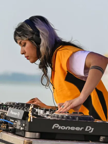 Locked in during a daytime set. The focus is always on reading the crowd and selecting the perfect next track.