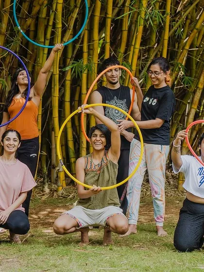 This is the vibe of my workshops. A great group of people having fun and learning hoop flow together outdoors. It's all about finding your own rhythm in a supportive space.