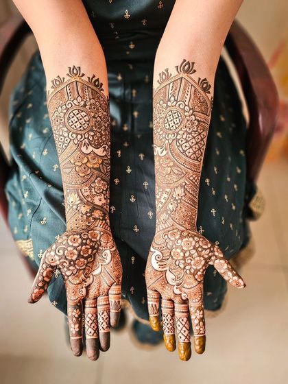 A lovely bridal design with a central mandala and floral patterns filling the rest of the hand.