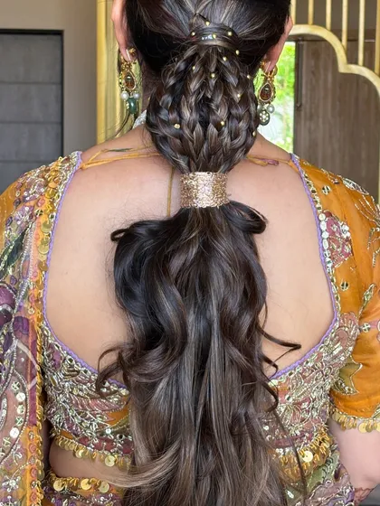 This look combines two popular techniques: a detailed braid and a messy, voluminous ponytail. You will learn how to create texture and definition in the braid and seamlessly transition it into a flowing pony, finished with a stylish cuff.