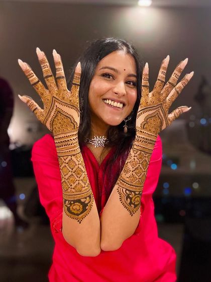 Intricate Bridal Mehendi photo 41