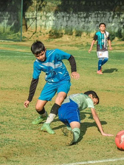 A player goes to ground to make a tackle, a moment of high drama in the finals.