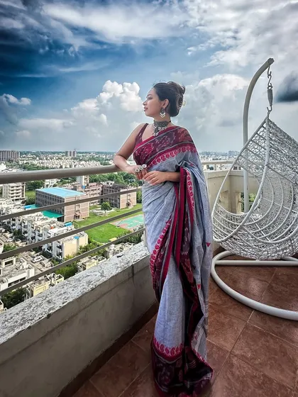 That *barish ka mausam* feeling! A saree isn't just an outfit, it's a mood. This beautiful Ikat saree against a cloudy sky is all about capturing that romantic, aesthetic vibe.