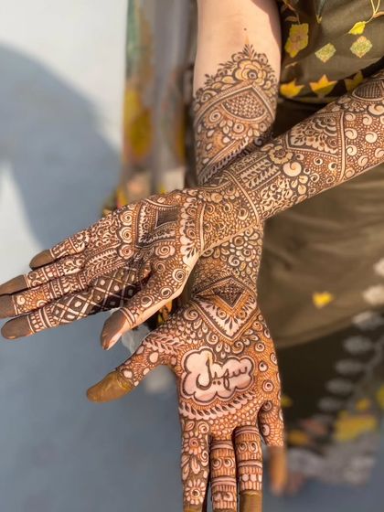 A gorgeous, full-arm design for the 'Dulhan ki Bhabhi' (bride's sister-in-law) with the groom's name, Saahil, in Urdu script.