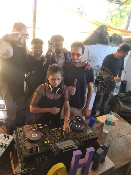 Dianna - Live DJ Performance Behind the Decks photo 5