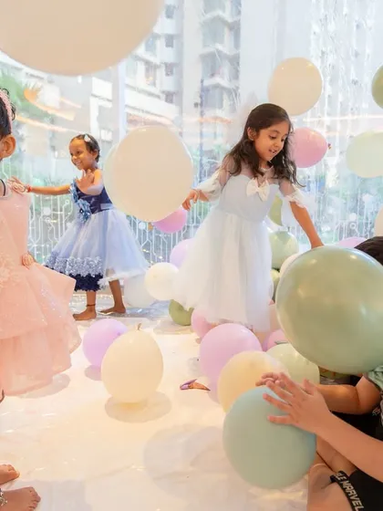 Little guests having a wonderful time playing in the bubble house, surrounded by a sea of pastel balloons.