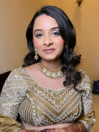 I can't get over this stunning party look. The soft smokey eye with a hint of silver glitter is perfect for an evening event like a reception or sangeet.