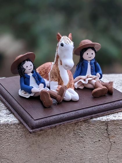 A beautiful shot of the finished cowgirl and horse cake topper. It’s a piece that can be kept as a treasured keepsake long after the cake is gone.