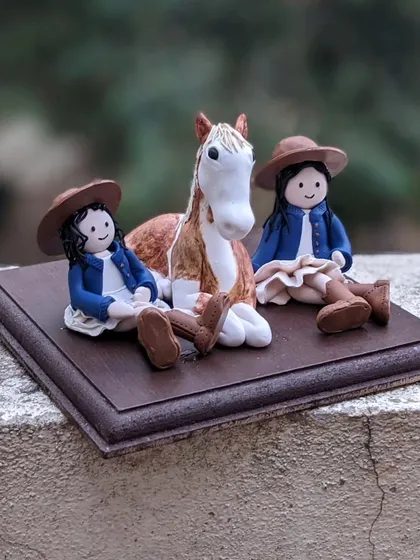 A beautiful shot of the finished cowgirl and horse cake topper. It’s a piece that can be kept as a treasured keepsake long after the cake is gone.