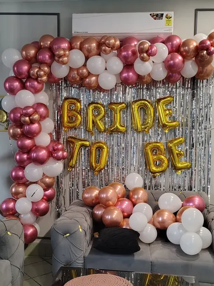 Getting ready for the big day starts with a great bridal shower. We created this beautiful "BRIDE TO BE" photo corner with a silver shimmer wall and a balloon arch in chrome pink and white, perfect for capturing memories with friends and family.