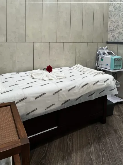 This is where the magic happens. My private facial room is a serene space equipped with professional grade technology and products, ensuring every skin treatment is both effective and relaxing.