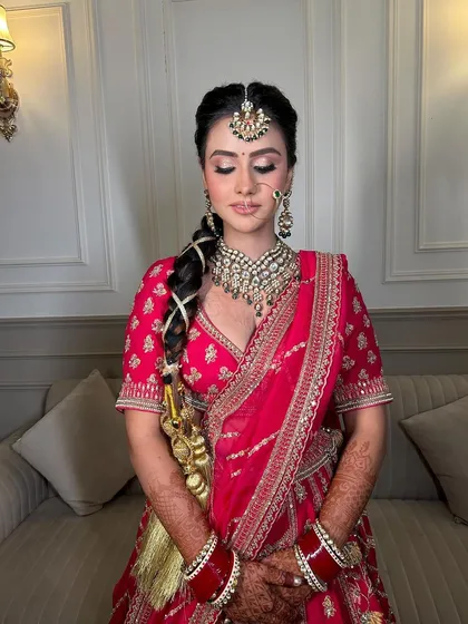 A moment of quiet reflection before the ceremony. The polki set with its delicate details shines even in soft light.