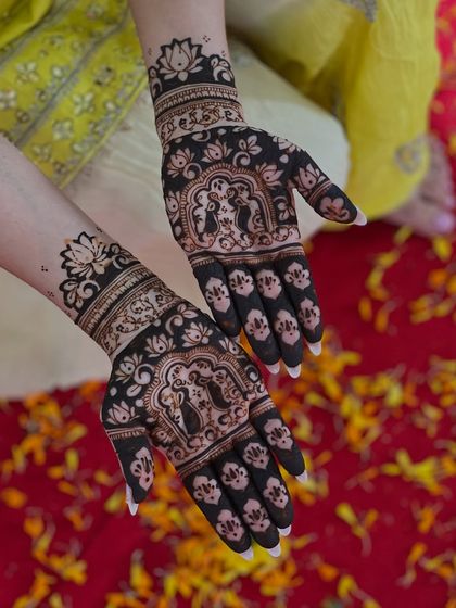 A top-down view of the dulha-dulhan mehendi, showing the clean application of the dark henna paste.