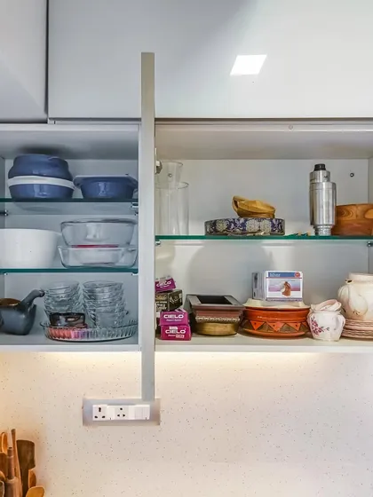 We design custom shelving for crockery and glassware, with integrated lighting to beautifully showcase your collection.