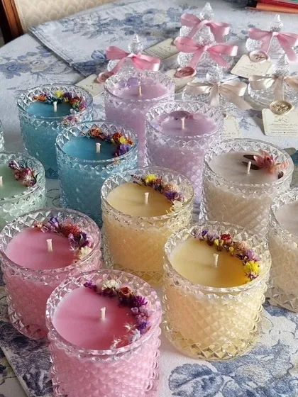 Wedding whispers in every flame. These handcrafted pastel candles in crystal jars are adorned with real pressed flowers, making them the perfect return gift for Mehndi, Haldi, or wedding favors.