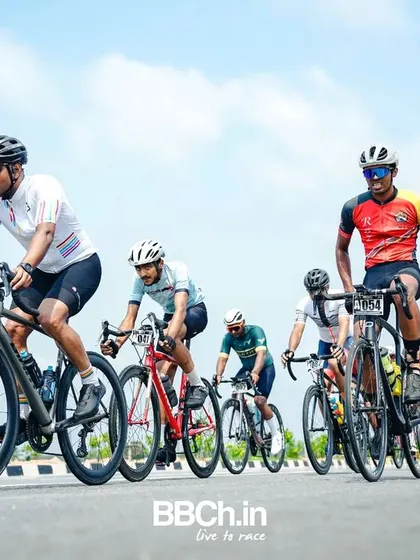 The peloton, a tight and fast-moving group.