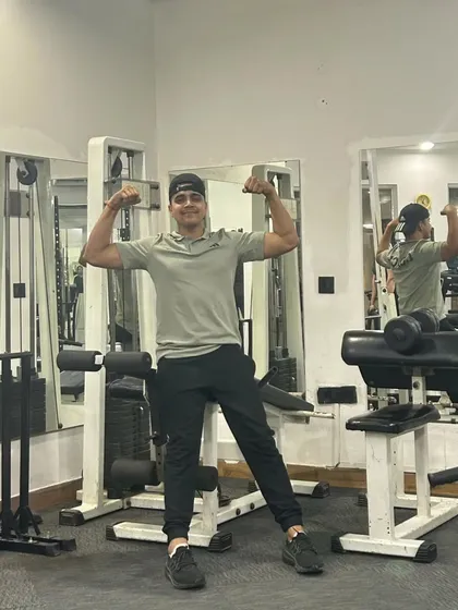 Double bicep flex.