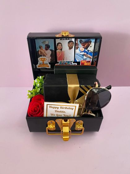 A still image of the personalized birthday trunk for "Dadda". The combination of practical gifts and personal photos makes it a heartfelt present.