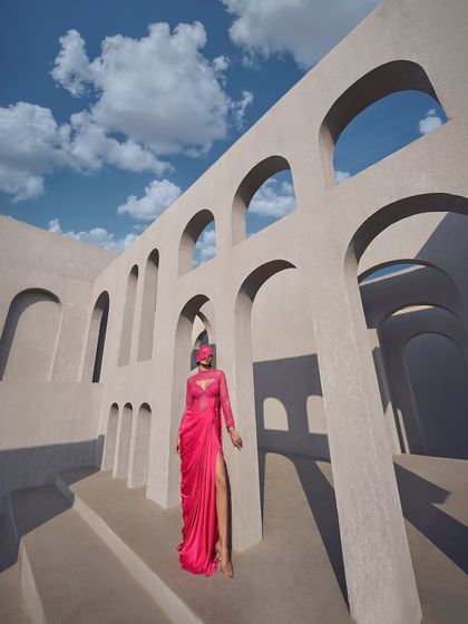 This pink pre-draped sari features a corset bodice and delicate mesh details, lifted with dazzling embellishments for a blend of tradition and modern allure.