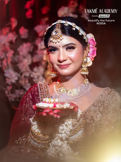 A close-up of a contemporary bridal look created during a student portfolio shoot. We teach you how to achieve that flawless, glowing skin and soft glam makeup that modern brides love.