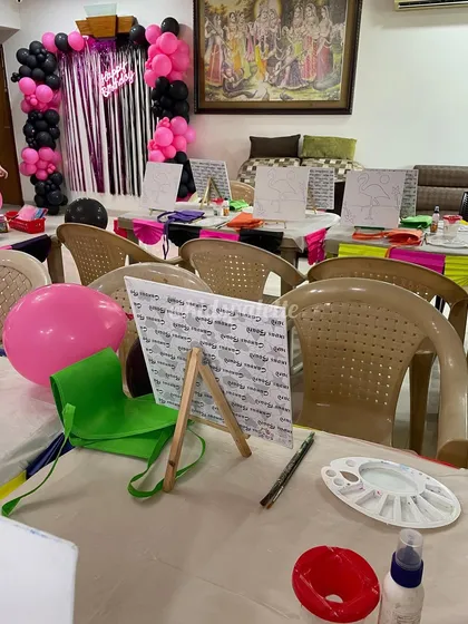 Here is a home setup for a canvas art party. I can transform any space into a creative studio, complete with easels and all the necessary supplies for a fun-filled painting session.
