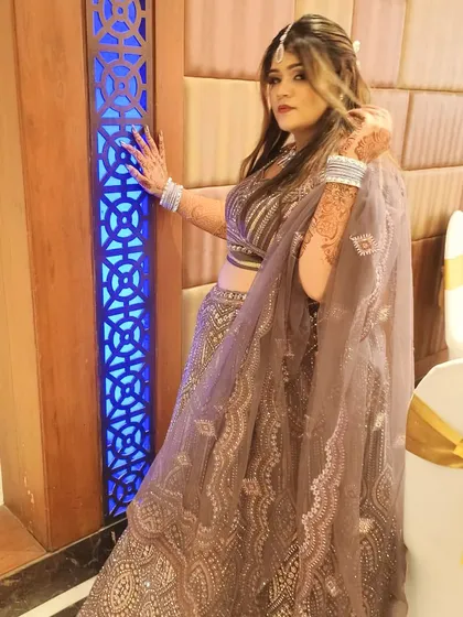 Turning heads and stealing hearts. This client looks absolutely stunning in her dreamy rented lehenga.