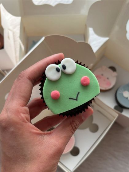 Drishtii Anandd - Custom Cupcakes & Dessert Gifting Custom Themed Cupcakes photo 3