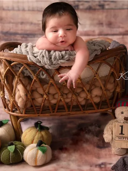 This little pumpkin was perfectly content in his rustic wicker bassinet. The warm, earthy tones and soft textures create a cozy and autumnal feel for this newborn session.