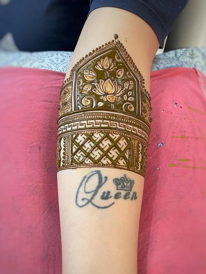 A collection of designs with fresh henna paste, showing the clean lines and 3D effect before the paste dries and falls off.