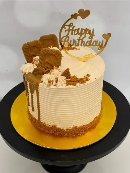 The full view of the Biscoff birthday cake, ready to be the star of the party.