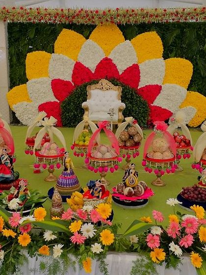 Siri - Custom Gift Hampers & Return Gifts Grand Event Displays photo 10