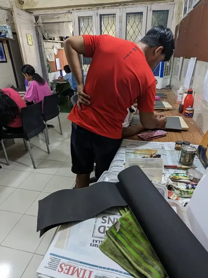 A behind the scenes look as I prepare materials and work alongside my students during a drawing session.