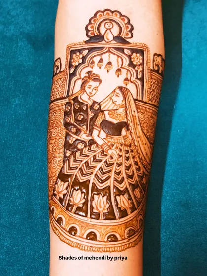 A detailed couple portrait on the forearm, capturing a tender moment from their wedding ceremony. I pay close attention to the details of the clothing and expressions from the reference photo.