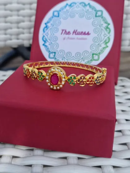 Every gift from my collection comes ready to present. This "Ada" bracelet is shown in its signature red gift box, reflecting the care and quality I put into every single order.