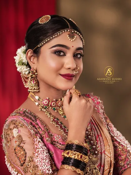 The glow of a bride is truly special. For this shot, I focused on capturing a candid, happy expression, highlighting the vibrant makeup and the traditional jewelry that completes the Muhurtham look.