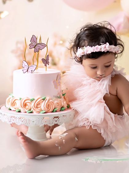 Turning one in style! This beautiful angel is enjoying her butterfly-themed cake smash. I am a big fan of these sessions, they are so colorful and cute.