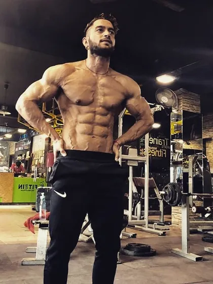 With hard work and belief, there are no limits. This pose showcases the V-taper and core development that are essential for a classic physique.