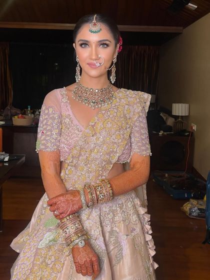 The bride looks serene and beautiful in her pastel pink lehenga.